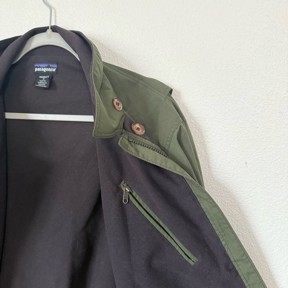 Patagonia field jacket in green with a fleece lining size: small - Picture 10 of 14